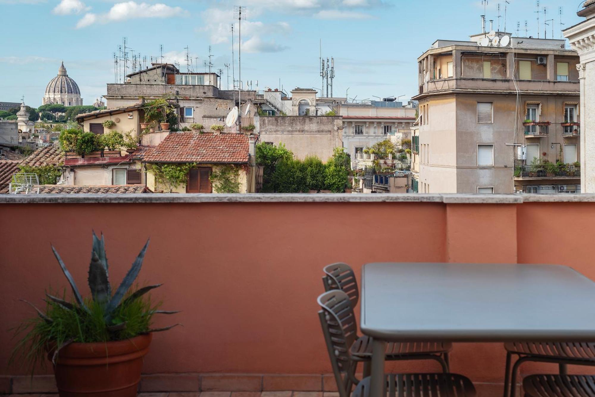 Apartment With Terrace In Via Del Pellegrino - FromhometoРим Екстер'єр фото