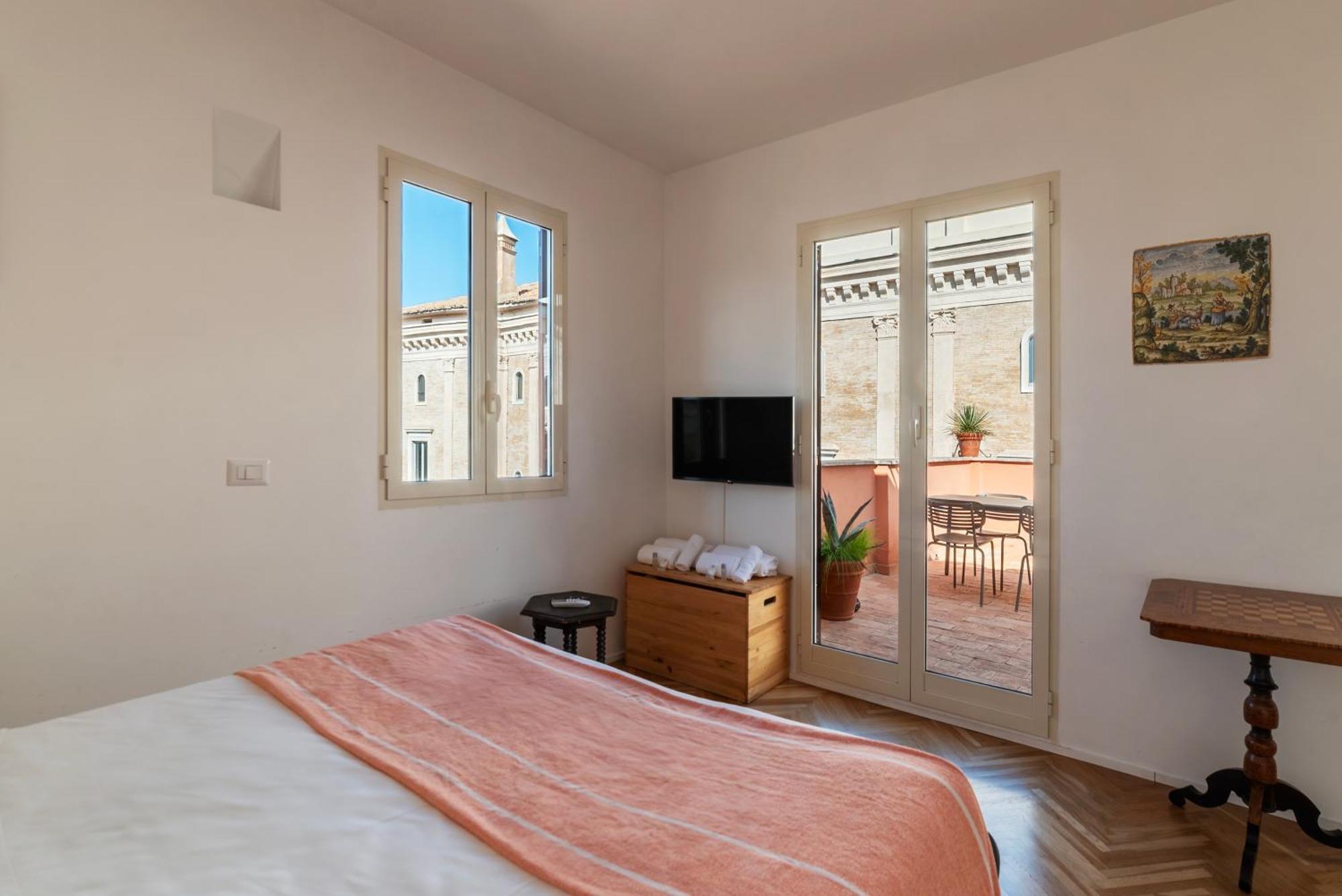 Apartment With Terrace In Via Del Pellegrino - FromhometoРим Екстер'єр фото