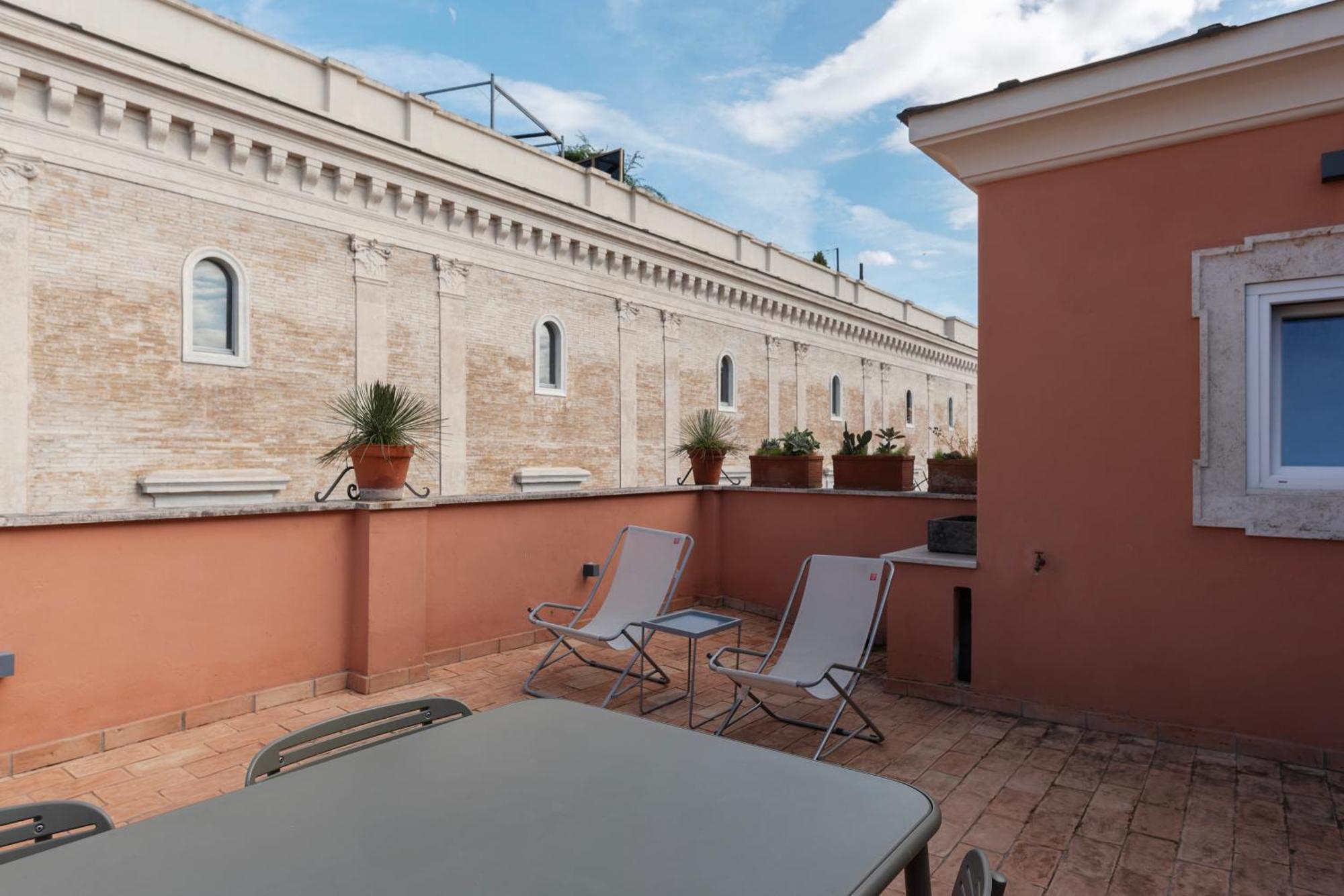 Apartment With Terrace In Via Del Pellegrino - FromhometoРим Екстер'єр фото